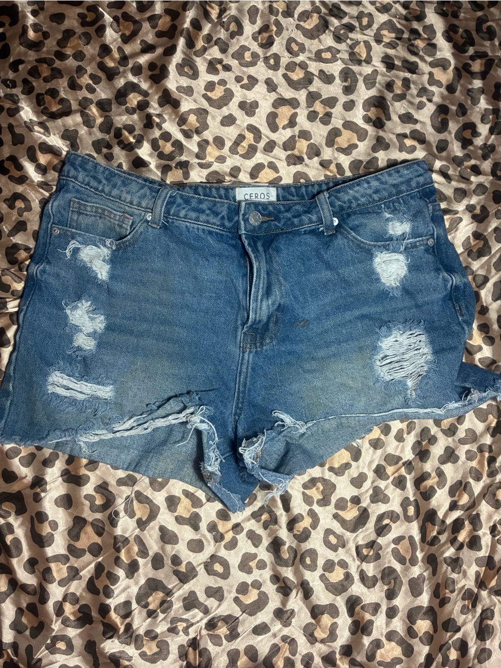 ⭒ CEROS distressed blue denim shorts